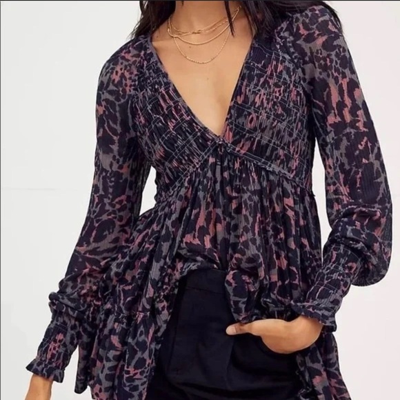 Free People Dark Romance Tunic Top S Dark Combo Smocked LS V Neck Boho Hip - Picture 1 of 9